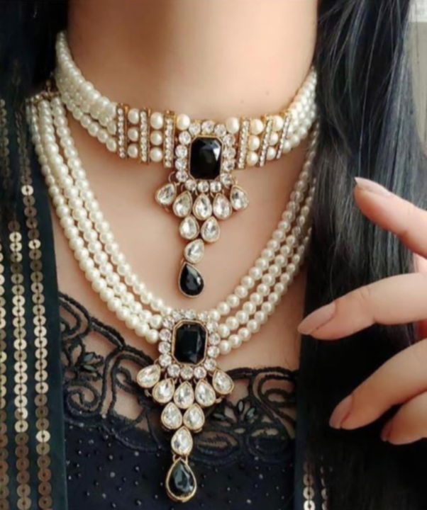 Post image Beautiful Pearls, Kundan &amp; Stone Jewellery Set Of 2

*Details:*
Description : It has 1 Piece Of Choker, 1 Necklace,1 Pair Of Earring &amp; 1 Mang Tika
Material : Alloy
Size : Adjustable
Work : Pearls, Kundan &amp; Stone
💥 *FREE Shipping* 
💥 *FREE COD