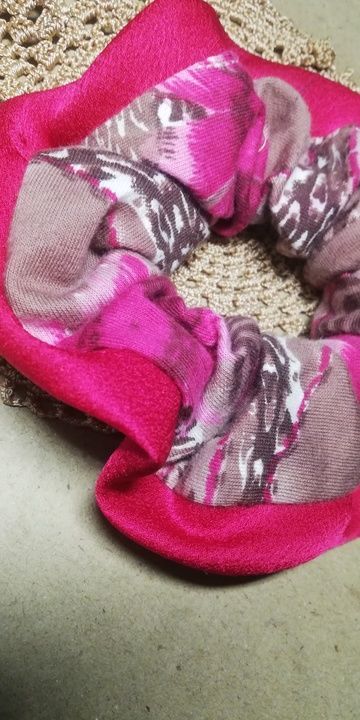 Pink border scrunchie  uploaded by Lady.istic  on 6/6/2021