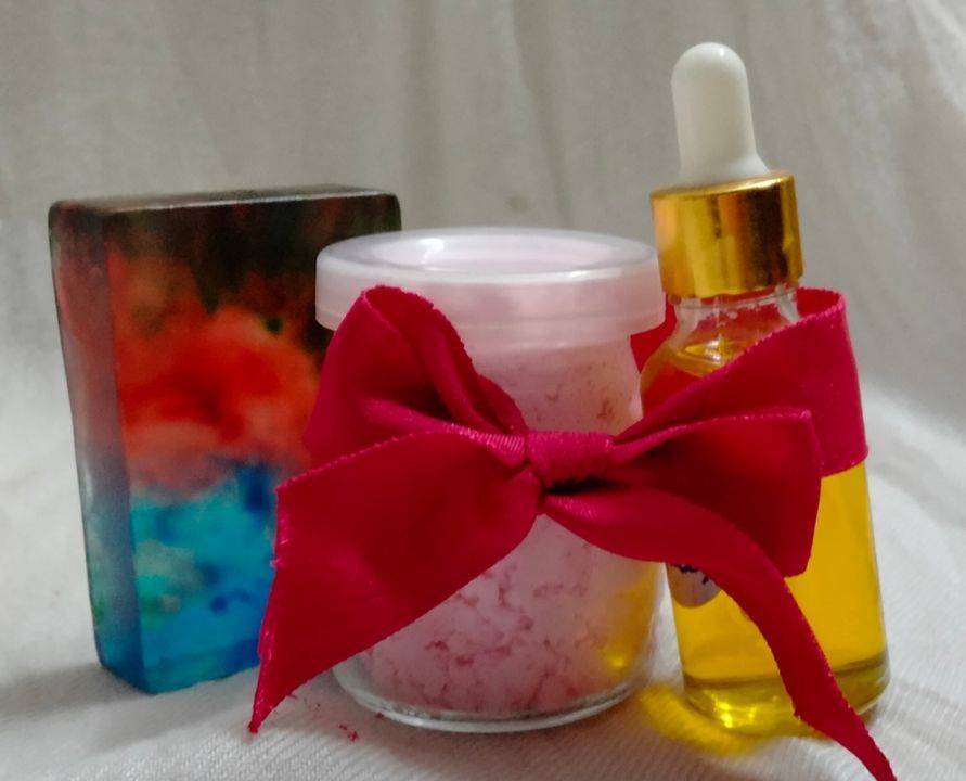 Cosmetic gift hampers uploaded by Organic and home made products on 6/8/2021