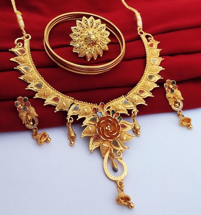Golden  necklace set uploaded by business on 6/8/2021