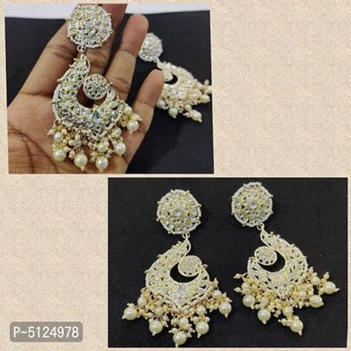 Bollywood Style Earrings For Women's

Color: Golden
Style: Drop Earrings
Material: Alloy
Stone Type: uploaded by Naari Collection on 6/9/2021