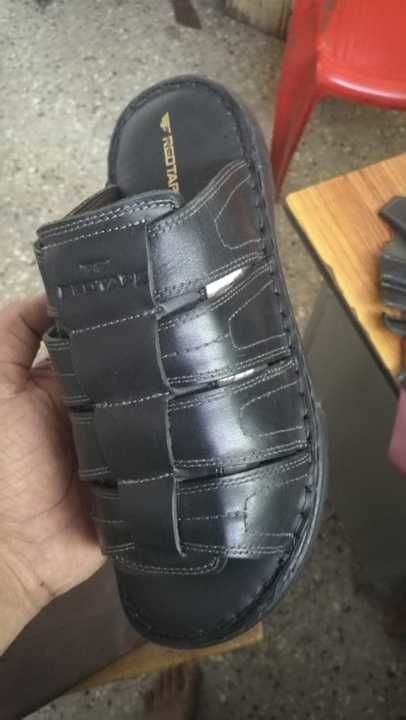Leather Chappals uploaded by Kulsoom Traders on 6/17/2021