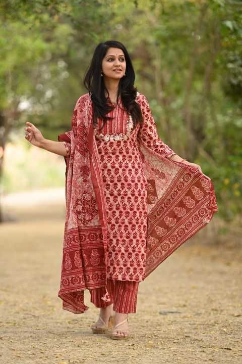 Post image 🤩👗 *Latest Beautiful cotton printed kurti with pant , duptta- size 2 mitter full dupatta set*😍

💃💃💃
⭐Available Size: *M/38, L/40, XL/42 and XXL/44* 
⭐Fabric: *cotton*
 *⭐ Product: *Kurti+pant+dupatta* 
⭐Type: *Fully stitched*

*offer Price*850 free shipping*

⭐ *Ready to Dispatch*
*(100% quality products guarantee)*