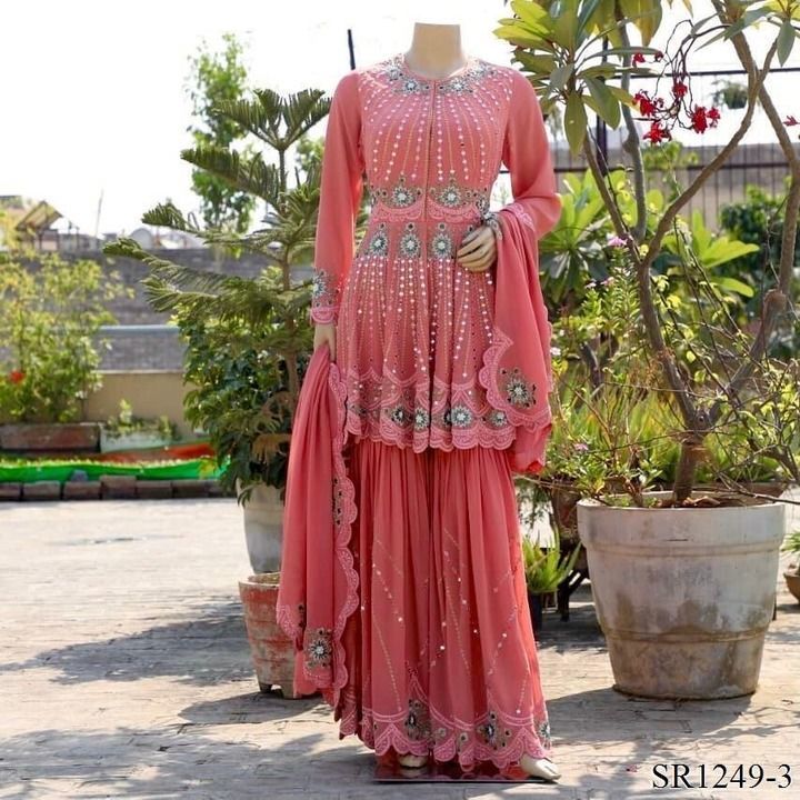 Product image with ID: suit-e6c042f3