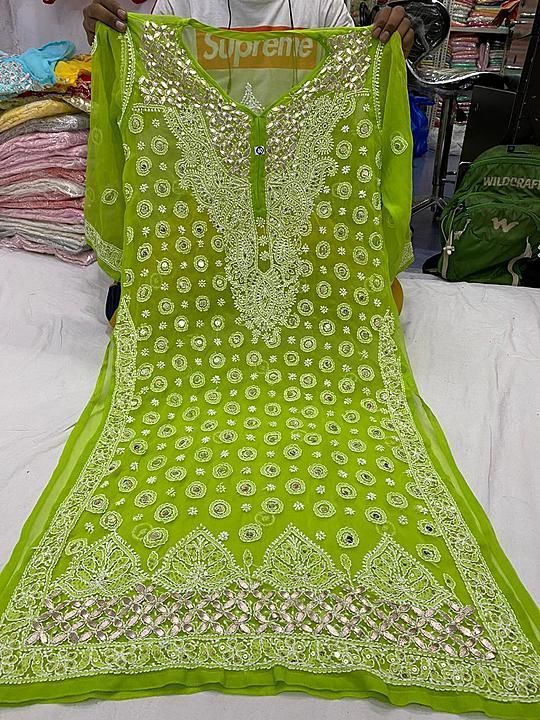 🍀
Georgette ring jaal zari work kurti
Fine chikankari work
Length 46"
Size 38 to 44

*Price- 1250/- uploaded by A to Z shopping  on 8/17/2020
