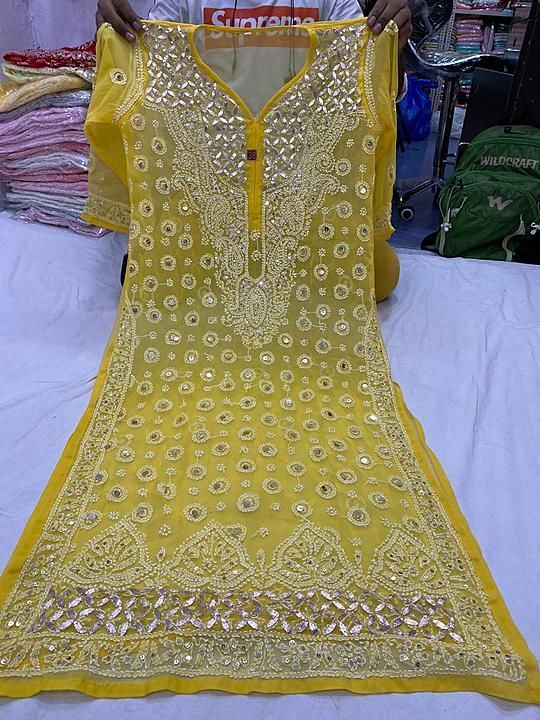 🍀
Georgette ring jaal zari work kurti
Fine chikankari work
Length 46"
Size 38 to 44

*Price- 1250/- uploaded by A to Z shopping  on 8/17/2020