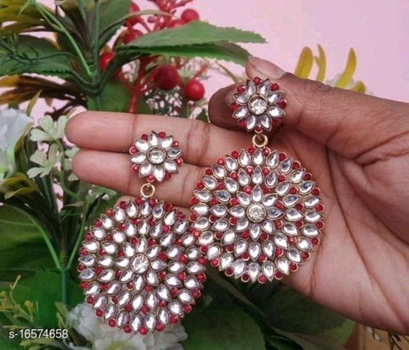 Product image with price: Rs. 242, ID: diva-chic-earrings-2828982a