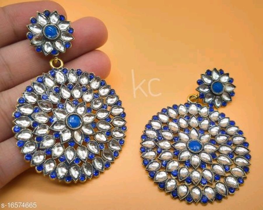 Product image with price: Rs. 242, ID: diva-chic-earrings-7aa093aa