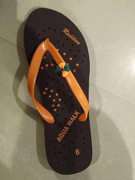 Womens slippers uploaded by Shree Siddhivinayak enterprises on 8/18/2020