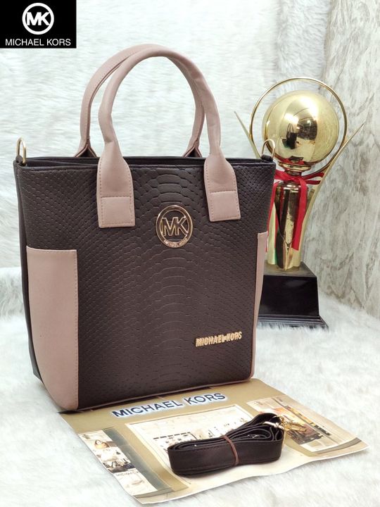 Post image *MICHAEL KORS*Hand Bag+ Sling BagMaterial- Imported PolyurathaneComlartments- 3💼Size:- 10.5" * 14"Price:- 425+ ShippingONLY AVAILABLE TO US
