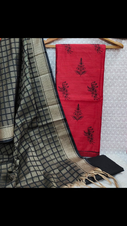 Post image Slub silk top 2.5 meter 
Cotton bottom
Silk dupatta
Rs800+70 shipping