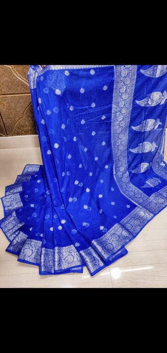 Post image I want 1499 Metres of Banarasi saree .
Chat with me only if you offer COD.
Below are some sample images of what I want.