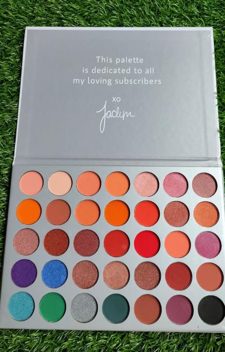 🤩💝Eyeshadow palette💝🤩 uploaded by business on 7/9/2021