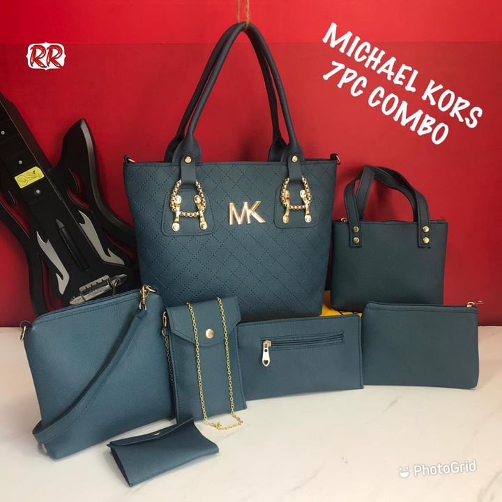 Post image *MICHAEL KORS 7PC COMBO*

1) HANDBAG + SLING BAGMAIN BAG WITH 2 COMPARTMENT BACKSIDE CHAIN2) MINI HANDBAG3) MONEY CARRYING POUCH4) ENVELOPE SLING 5) CREDIT CARD HOLDER6) MOBILE SLING POUCH7) COSMETIC POUCH 

PRICE ₹600/- Free shippingFixed price no less