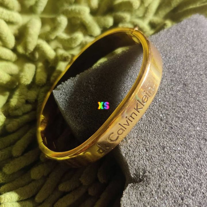 Xenmnb
new arrival
high quality
hypoallergenic
stainless steel fashion bangle
non tarnish
unique and uploaded by XENITH D UTH WORLD on 7/14/2021
