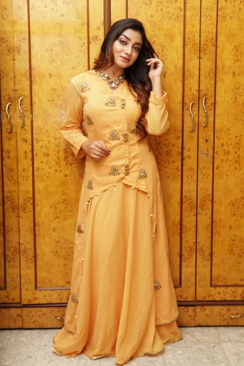 Double layer gown uploaded by Tamanna Goenka on 7/16/2021