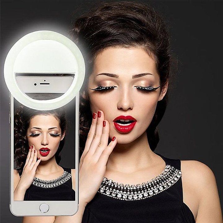 Post image Apply for - All phone and tablet

3-level Brightness Control

High Brightness with Three-Level Dimming Options

Portable size makes it easy to put in your purse

Just put in 2 AAA batteries (NOT included) and enjoy your enhanced selfies