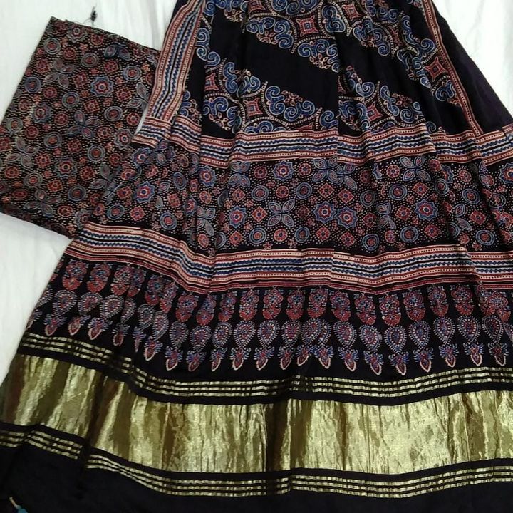 Modaal silk 2 pis combo uploaded by N Y BANDHANI COLLECTION on 7/21/2021