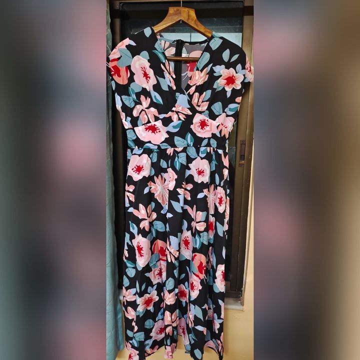 V neck floral print dress uploaded by business on 7/23/2021