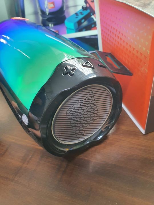 JBL flip 4 speaker  uploaded by Truehub0 on 7/23/2021