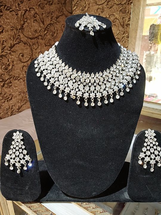 Radium silver set

1 set, 2 earrings, 1 mang tika

*Separate rate for wholesale uploaded by business on 5/29/2020