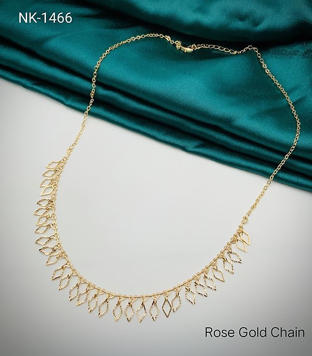 Rose gold chain necklace uploaded by business on 8/26/2020