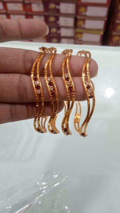 Post image I want 4 Set  of I want this type of bangles if any one have this type of bangles plz dm me .
Below is the sample image of what I want.