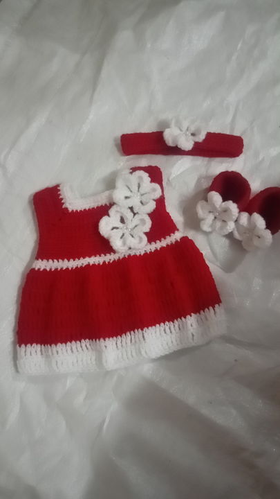 Chrochet frock set for 3 to4 months baby girl uploaded by Hand made woolen dresses toys etc on 8/1/2021
