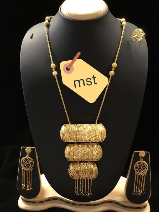Post image I want 5 Pieces of Mai reseller hu mujhe jewellery chahiye wholesale price me necklace bangles etc. send me WhatsApp no.
Below are some sample images of what I want.
