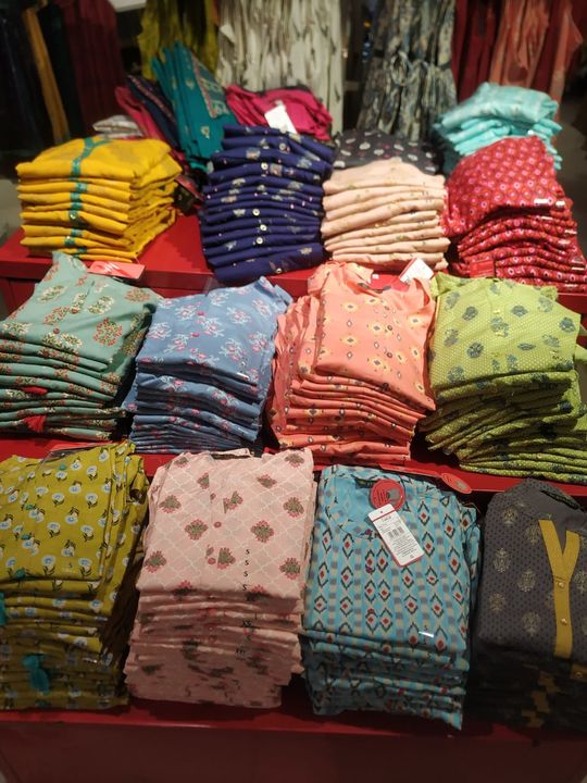 Post image *Bulk stocks avl in current showroom pieces of AVASA catalog*
* wholesale avl*


Bulk details 
100 pieces - 280+$

.. Sizes avl are S to xxl only .🥳🥳🥳(assorted only)
If anybody wants plss whtsapp me 8072633241