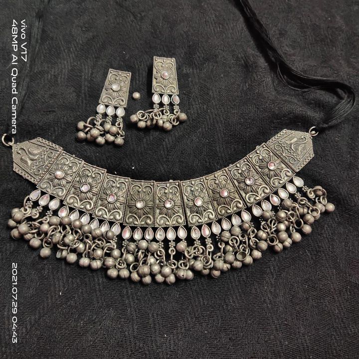 Hand made Earings and Necklace uploaded by SRIVASTAVA TRENDY STYLES on 8/5/2021