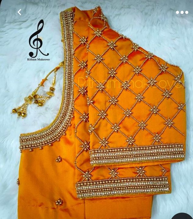 Post image I want 5 Pieces of Required Urgently South Indian Style Readymade Blouse Red Colour.
Chat with me only if you offer COD.
Below are some sample images of what I want.