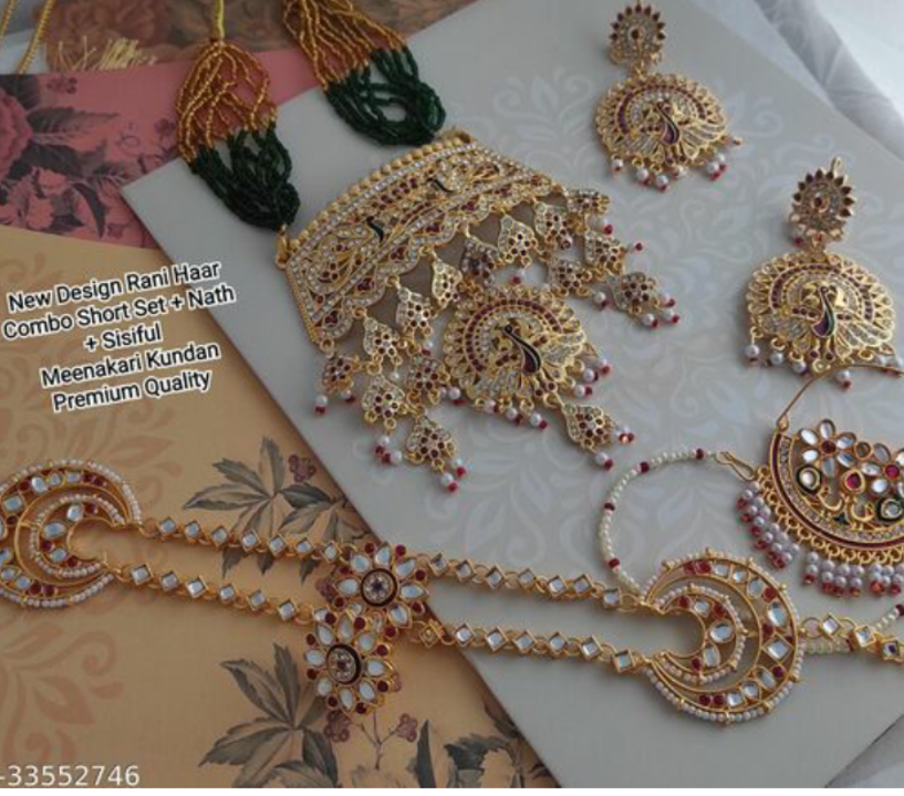 Shimmering Glittering Maangtika
Base Metal: Brass
Plating: Gold Plated
Stone Type: Artificial Stones uploaded by Monika Collections on 8/6/2021