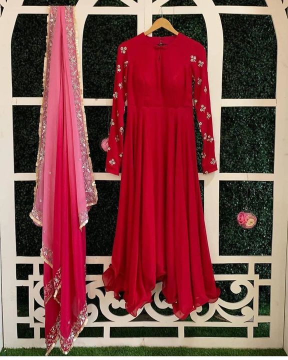 GOWN uploaded by DEALER OF BRANDED KURTIS,SAREES,GOWN AND LAHENGA  on 8/10/2021