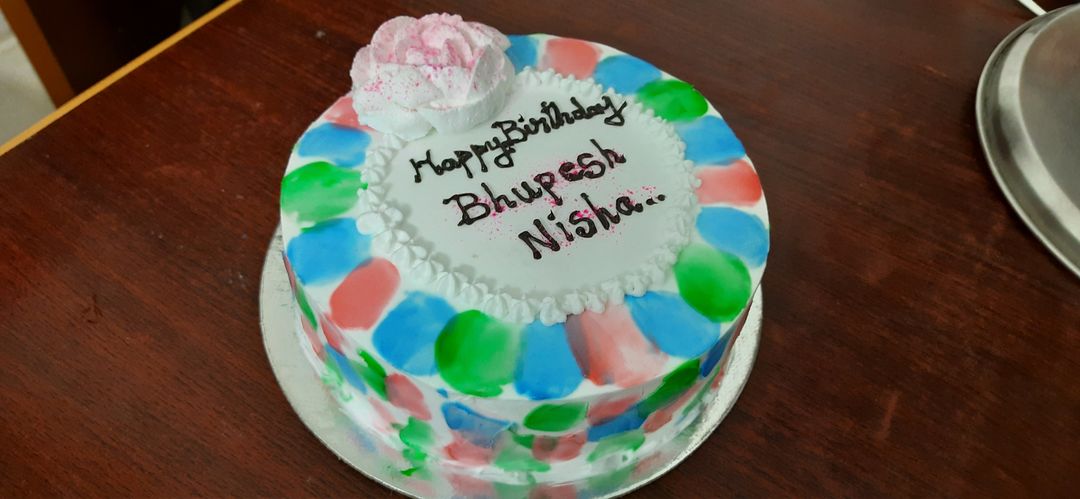 Vennila with colour cake uploaded by Shabna Cake House on 8/14/2021