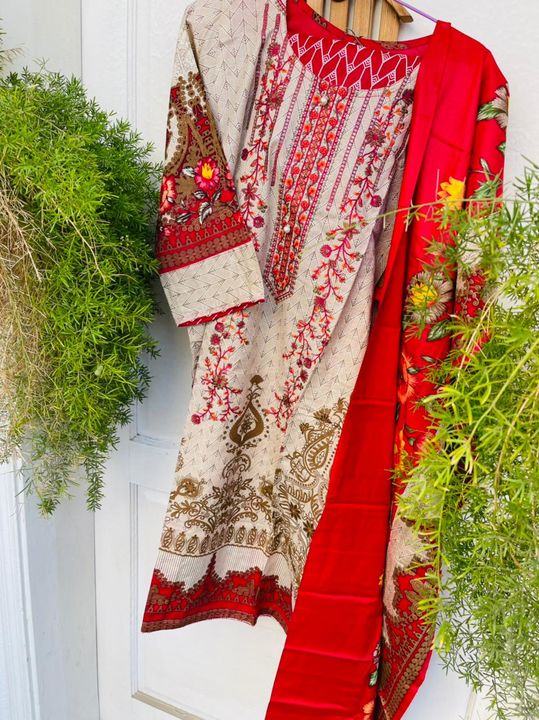 3 piece fully Stiched Pakistani lawn suit uploaded by Flafia boutique on 8/22/2021