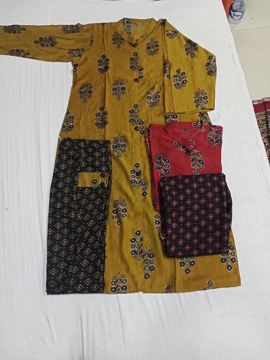 Muslin silk printed with pant set uploaded by business on 8/24/2021