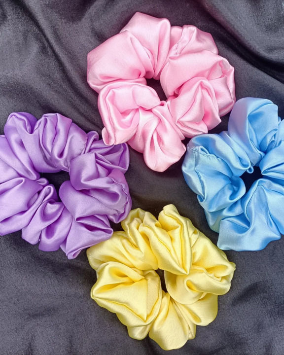 Set of 4 medium scrunchies uploaded by business on 8/26/2021