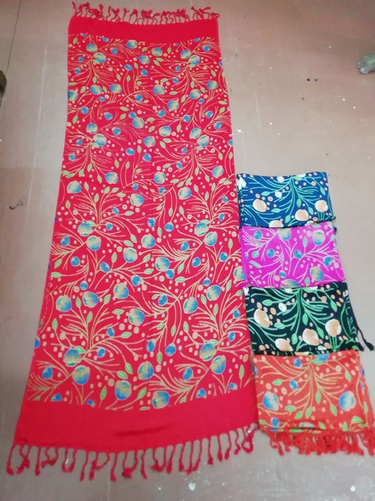 Post image Hey! Checkout my Naye collections jisse kaha jata hai Print, Gold print, discharge print, and work stole.