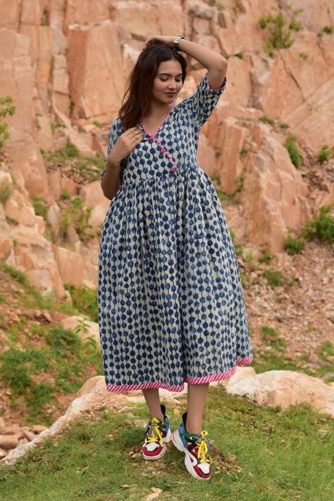 Post image 🍁🍁🍁🍁🍁🍁🍁

*🔶New Arrival..*

*🔶Hand Block Printed Cotton Long Dress with Pocket*

*🔶Fabric - 100%  Pure Cotton*

*🔶Size - Free Size Upto 38 To 46*

*🔶Lenth 47 inch*


*🔶Dispatch From Friday*
      *Full Stock Available..*