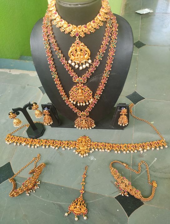 Charvi bridal jewelry sets uploaded by business on 8/31/2021