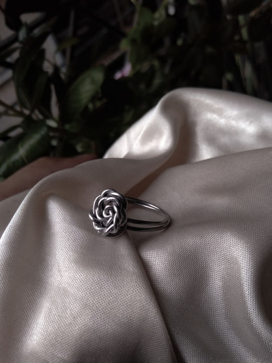 handmade rose ring uploaded by witchelements on 9/2/2021