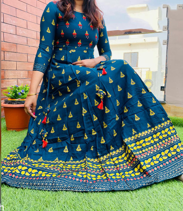 Post image *#AVSAR**#Premium-Collection*
We are introducing New Gown Collection 
👗 *Fabric :- Digital Printed Cotton*
*Decent look*      Size:- L(40) - XL(42) - XXL(44)
Length: 52
💫Rate:- 799+$ Rs.💫
*SINGLE AVAILABLE*
*Ready Stock*
Happy selling...
Always with you.. royal