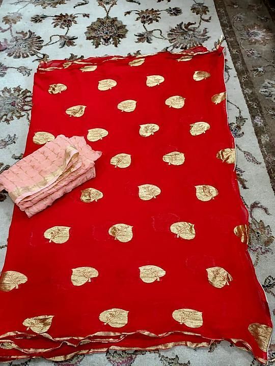 

🥰pure jhorjt zari pipal pati saree with beautiful contrast blouse 🥰

 uploaded by Fashion gallery on 9/6/2020