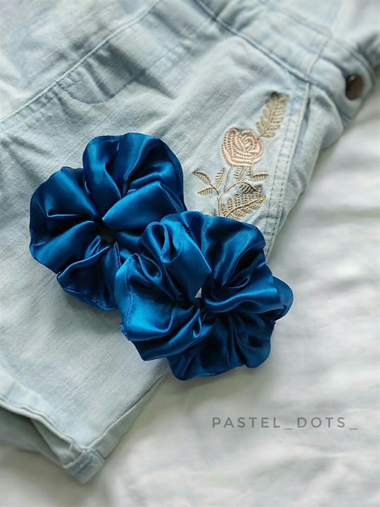Royal blue Scrunchie  uploaded by Pastel_dots_ on 9/7/2021