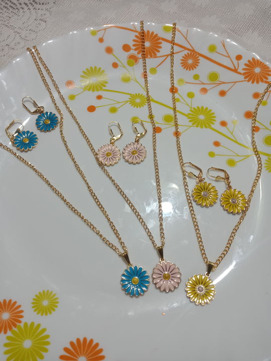 Daisy pendant set uploaded by business on 9/8/2021