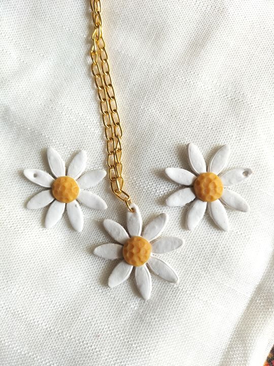 Daisy necklace uploaded by business on 9/9/2021