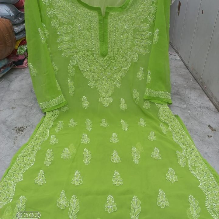 Post image Georgette lucknowi chikan work long kurti Size 38",40",42" &amp; 44"(chest)Length 44"Cloth : Georgette 60gm(best quality)
Price 850 free shipping