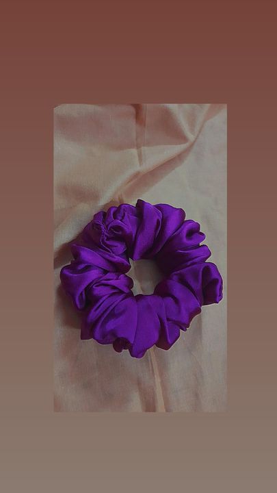 Purple scrunchie 💜💕 uploaded by Scrunchie_era on 9/11/2021