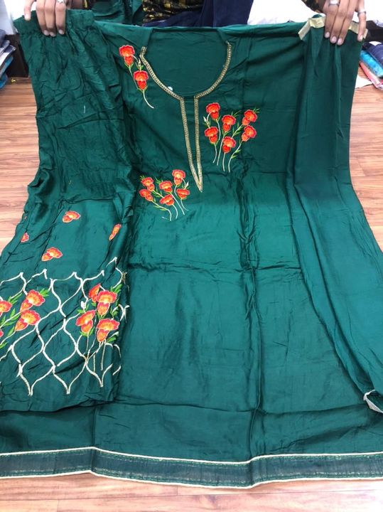 Post image *❤CATALOG :-TOP AND PALAZO ❤*
👘Type-Semi STITCHED 👘
🥼Top- Heavy RIYON (Semi stitched) 🥼
〽️Size : Free size up to xxxL 
👖 PALAZO — RIYON WITH EMBROIDERY WORK (Full stitched up to XXXL )👖
🧣Dupatta – Naznin DUPATTA 🧣
🙅🏻‍♂Work- TOP AND PALAZO🙅🏻‍♂
*🤑rate -750+s*
*Ready to Stock*